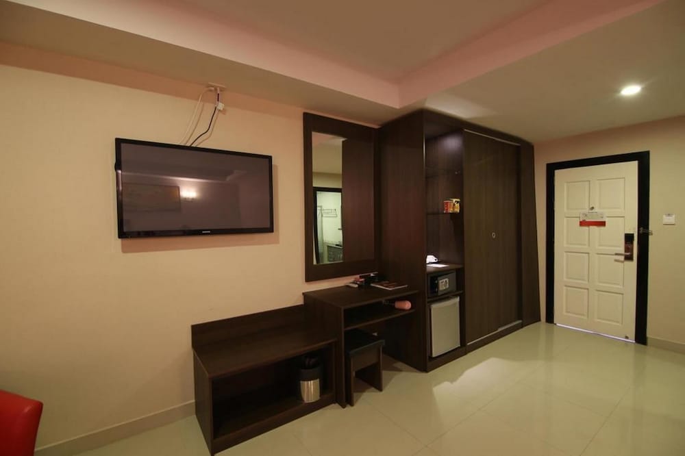 Deluxe Room, 1 King Bed photo 2