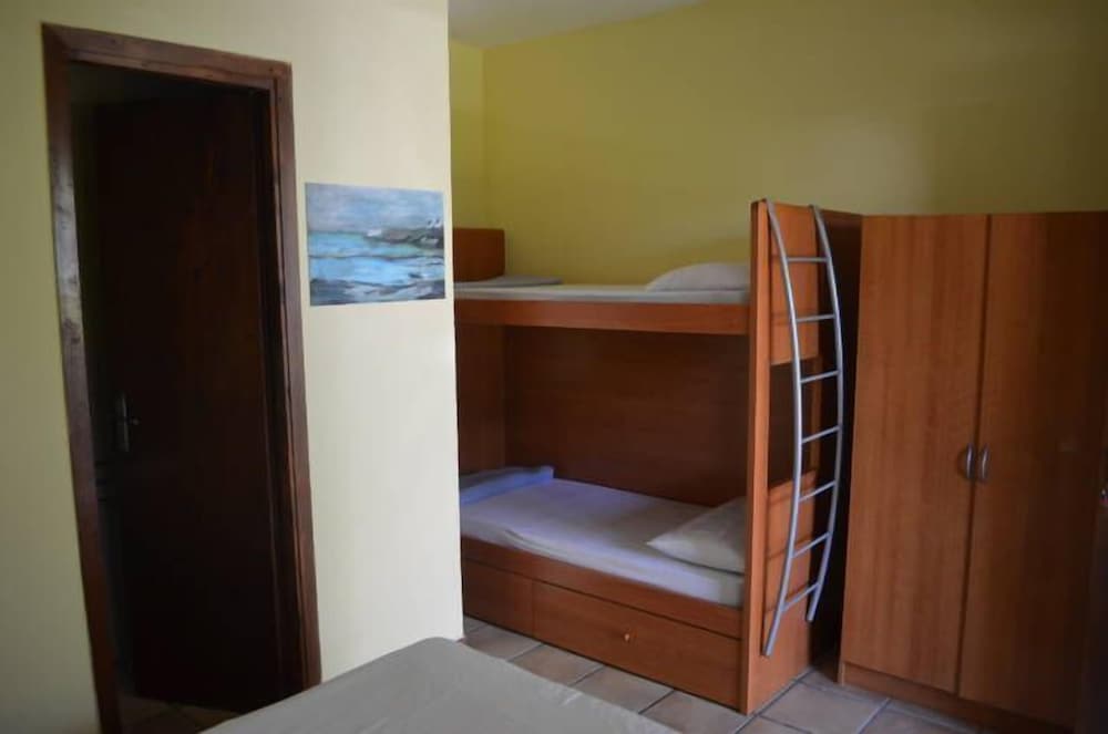 Mobile Home, Multiple Beds (2 + 2) photo 3