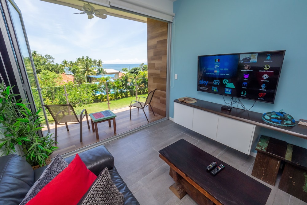 Luxury Condo, 2 Bedrooms, Ocean View (In Gated Community, 2 BDRM, 2 BTHRM) photo 2