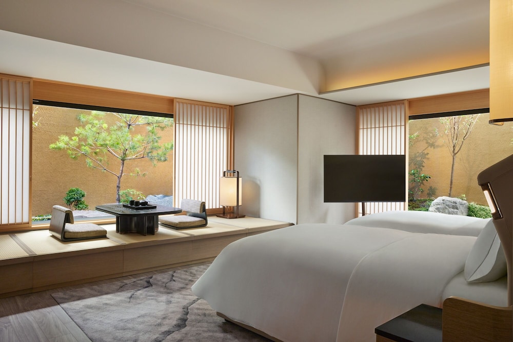 Premier Suite, 1 King Bed - Photo 3