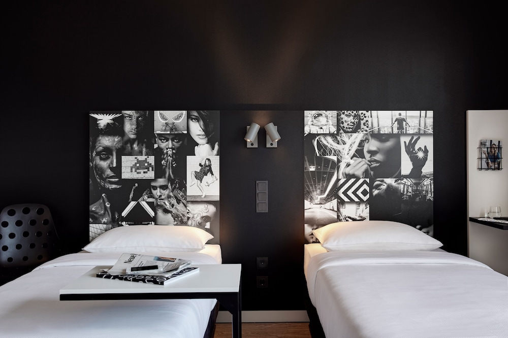 Urban-Double Room photo 3