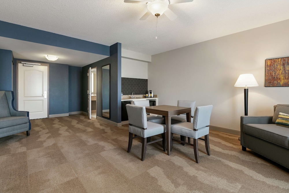 Suite, Accessible, Non Smoking - Photo 1