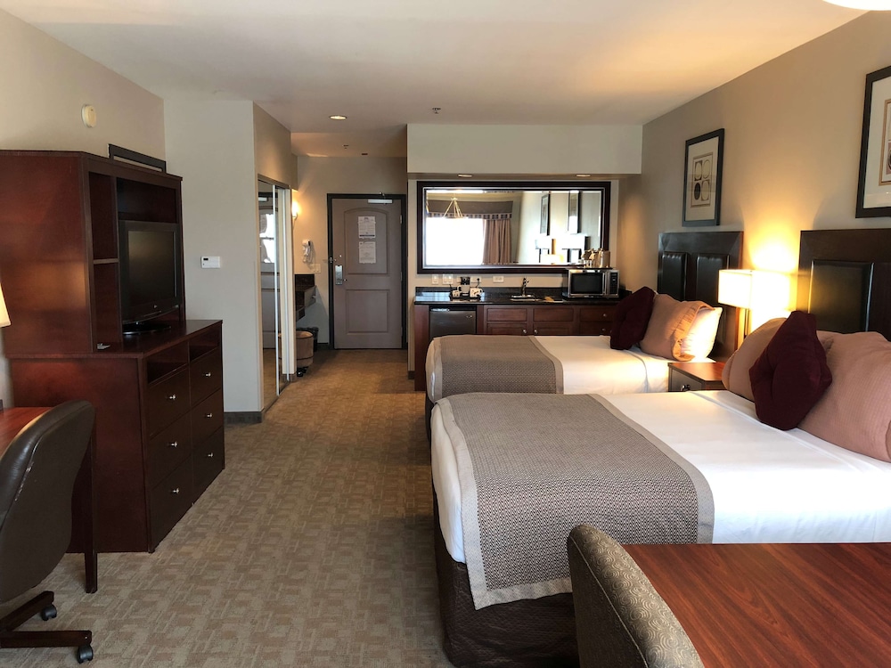 Junior Suite, 2 Queen Beds - Photo 4