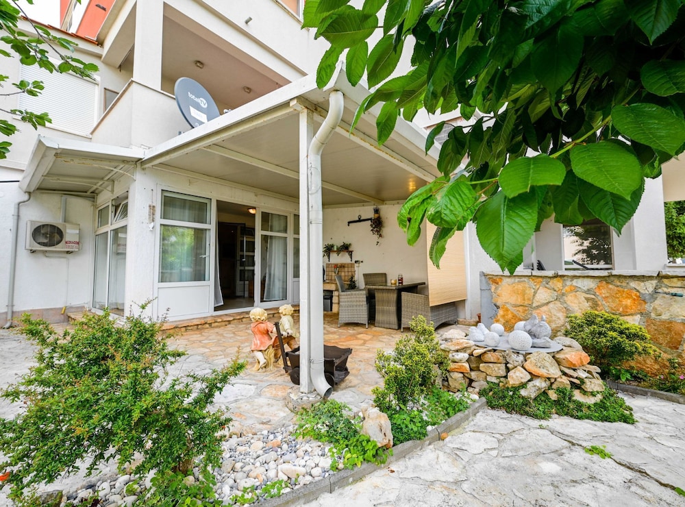 Apartment (Two Bedroom Apartment with Terrace)