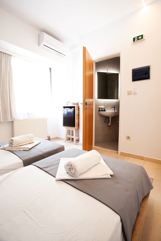 Business Studio, 2 Twin Beds photo 2