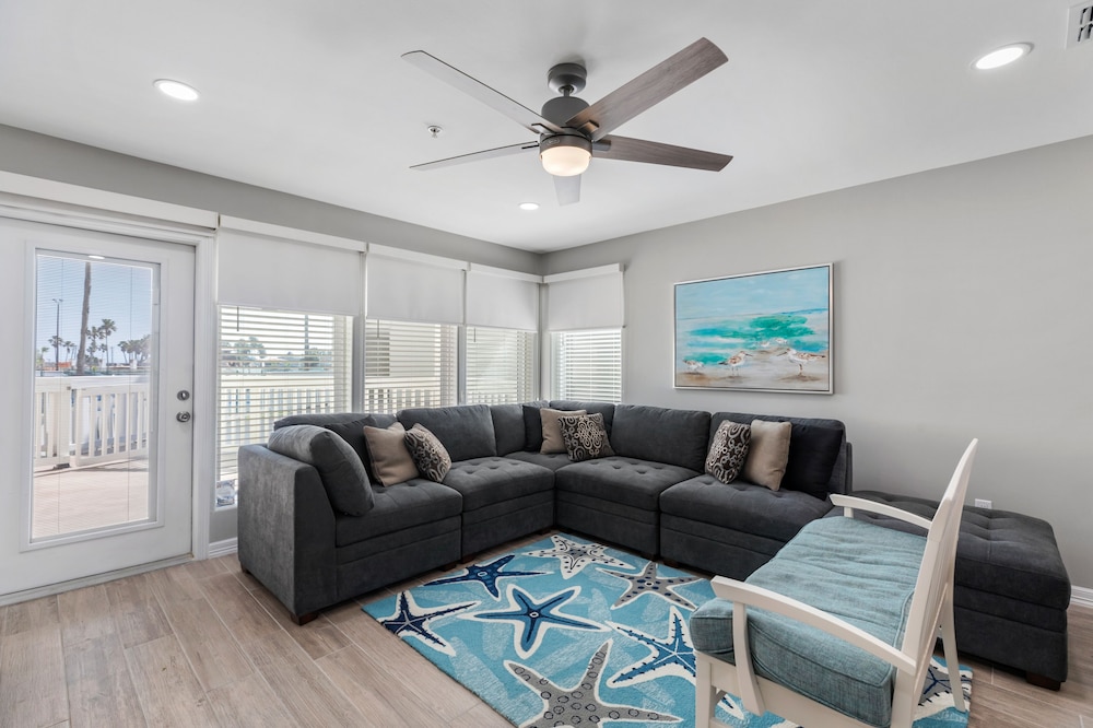 Condo, 2 Bedrooms