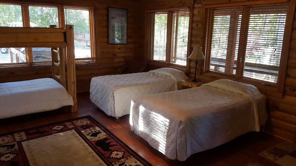 Sitka Cabin photo 1