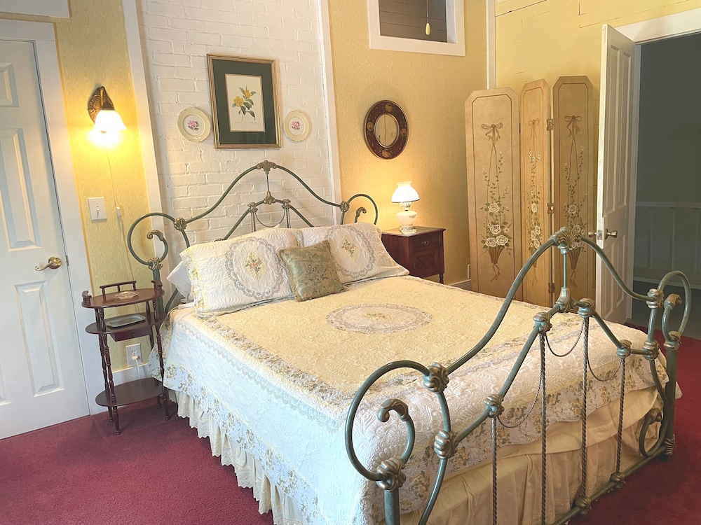Yellow Rose Room photo 1