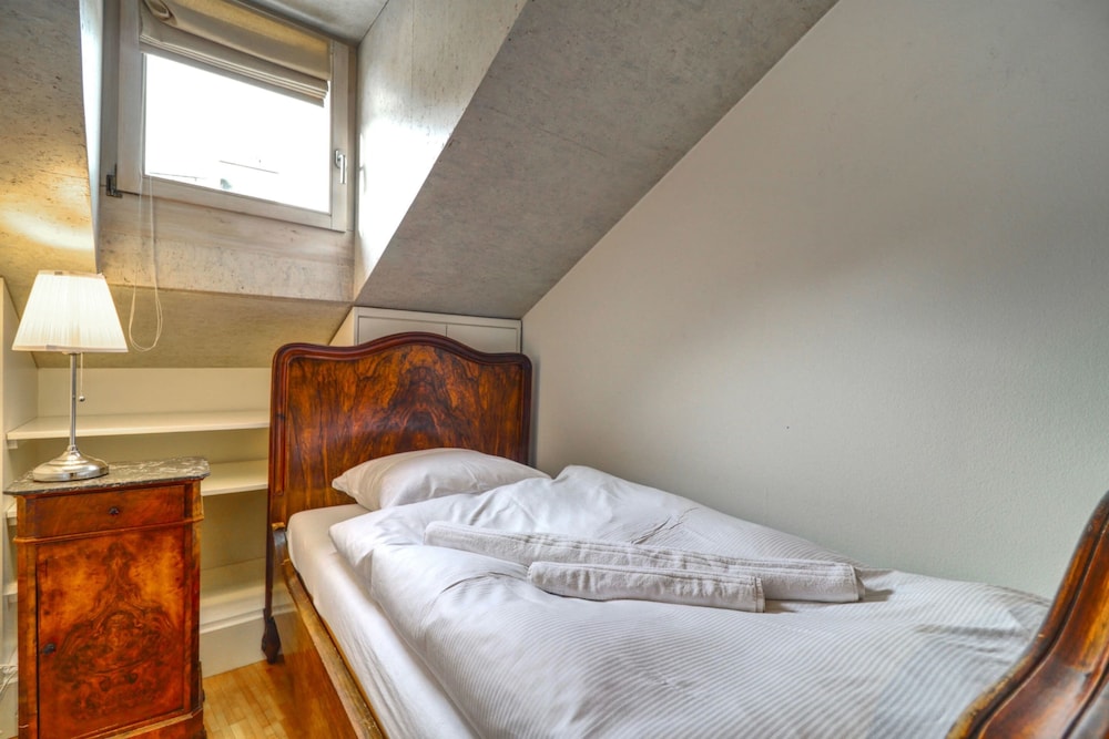 Basic Apartment, Multiple Beds photo 2