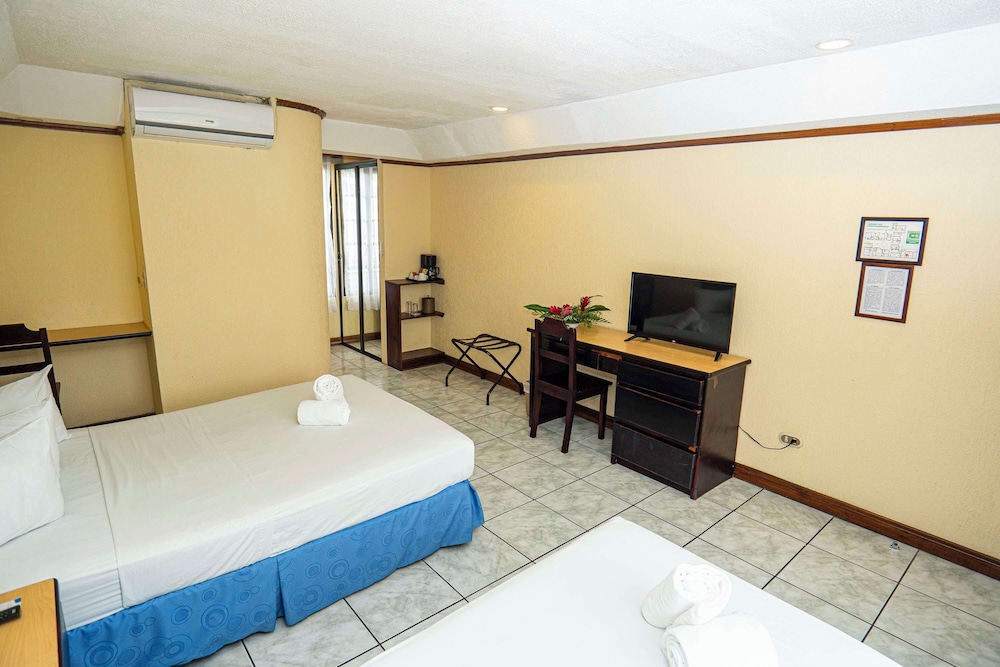 Superior Room, Multiple Beds, Non Smoking - Photo 2