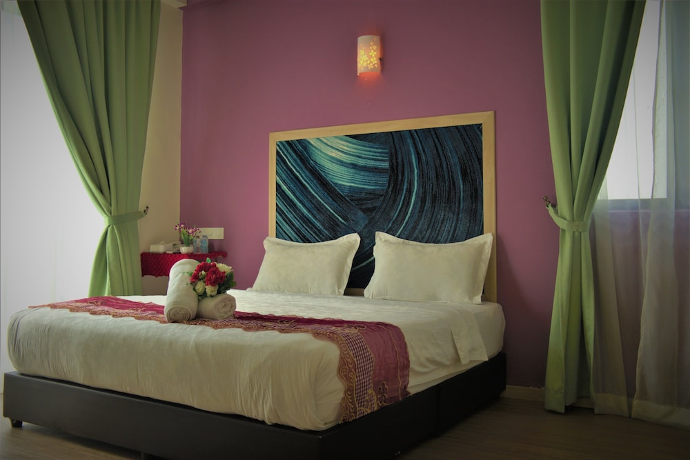Deluxe Room, 1 King Bed photo 1