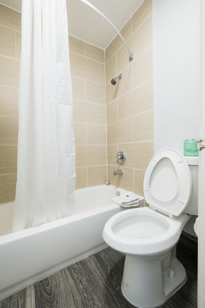 Deluxe Room, 1 King Bed, Non Smoking, Kitchenette - Photo 9