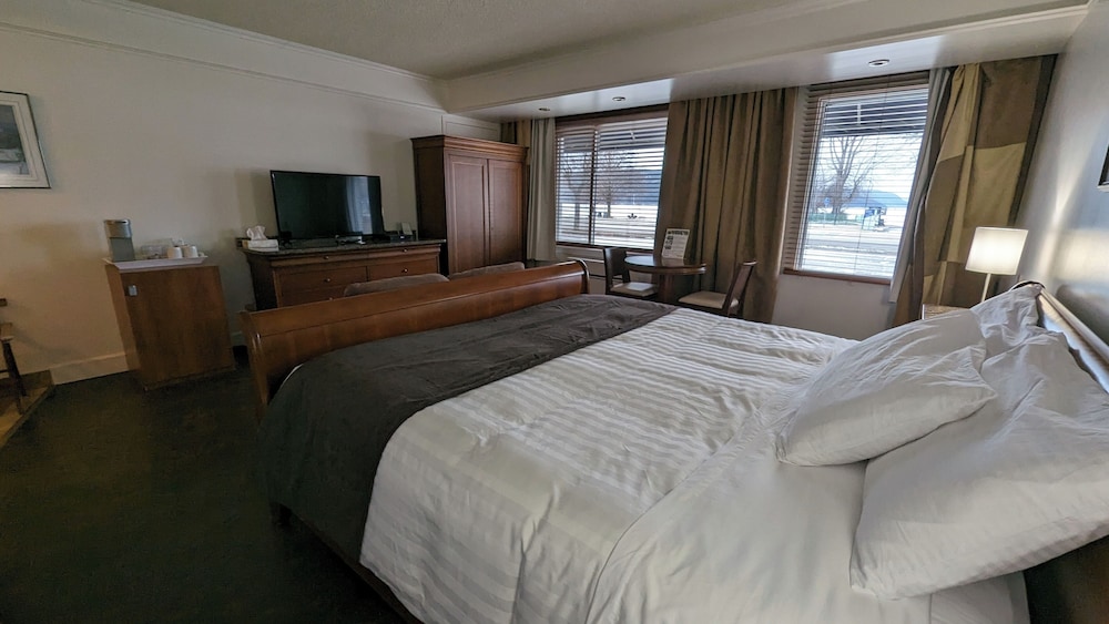 Superior Room, 1 King Bed photo 1