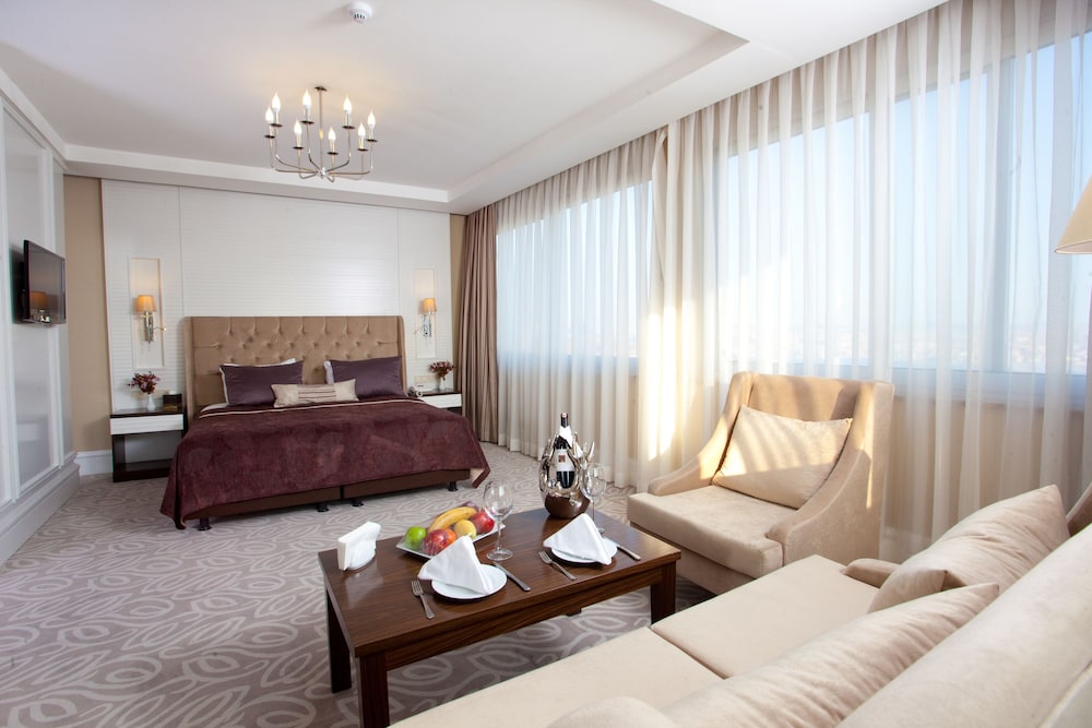 Junior Suite, 1 King Bed, Sea View photo 2