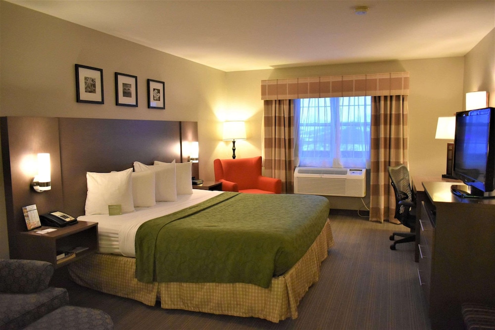 Suite, 1 King Bed, Non Smoking, Jetted Tub - Photo 1