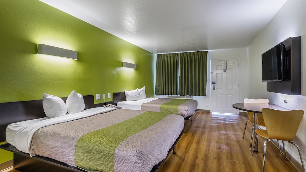 Deluxe Room, 2 Queen Beds, Non Smoking, Refrigerator & Microwave - Photo 5