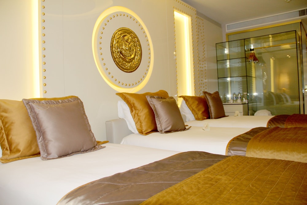 Deluxe Triple Room photo 2