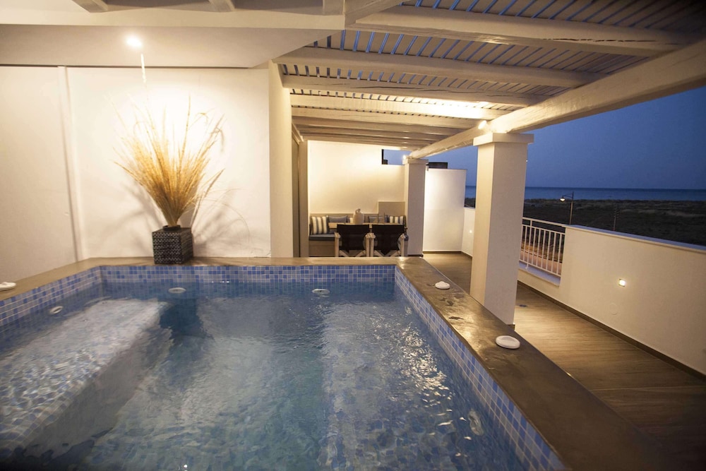 Honeymoon Suite, Sea View - Photo 3