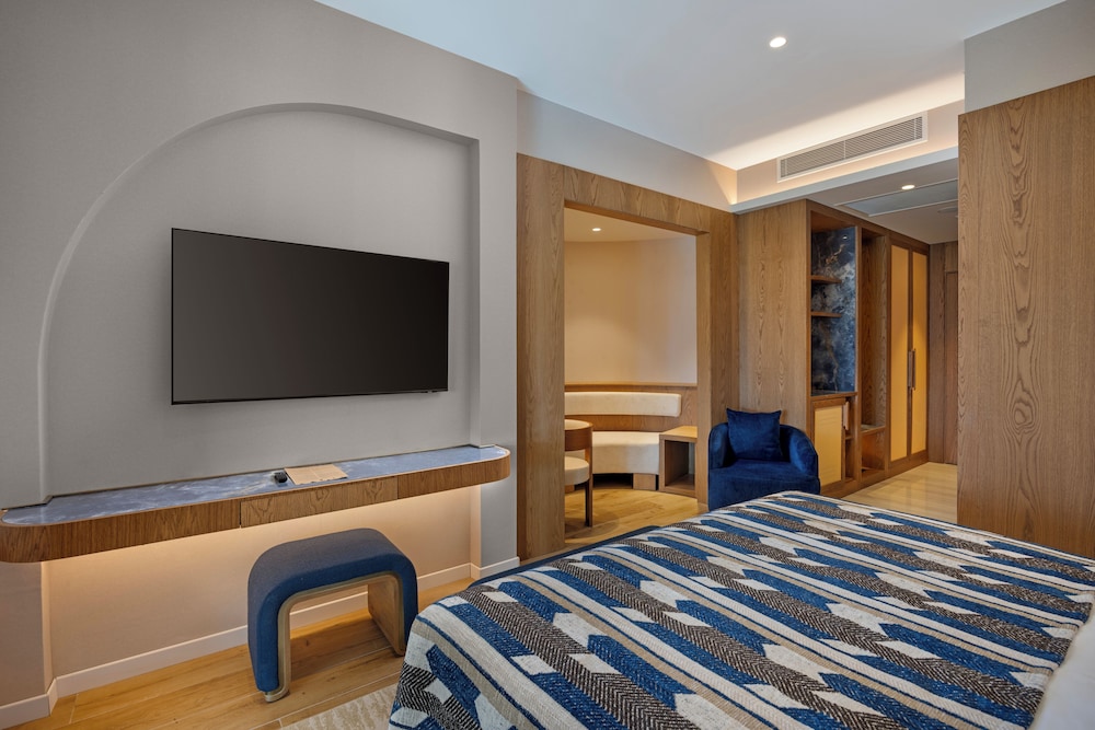 Corner Suite photo 3