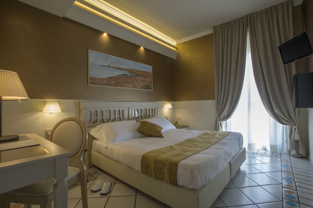 Superior Single Room, 1 King Bed photo 1
