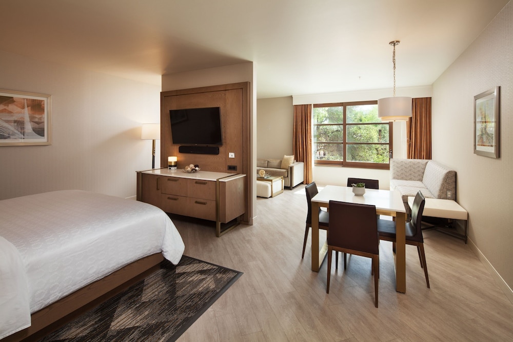 Junior Suite, 1 King Bed with Sofa bed