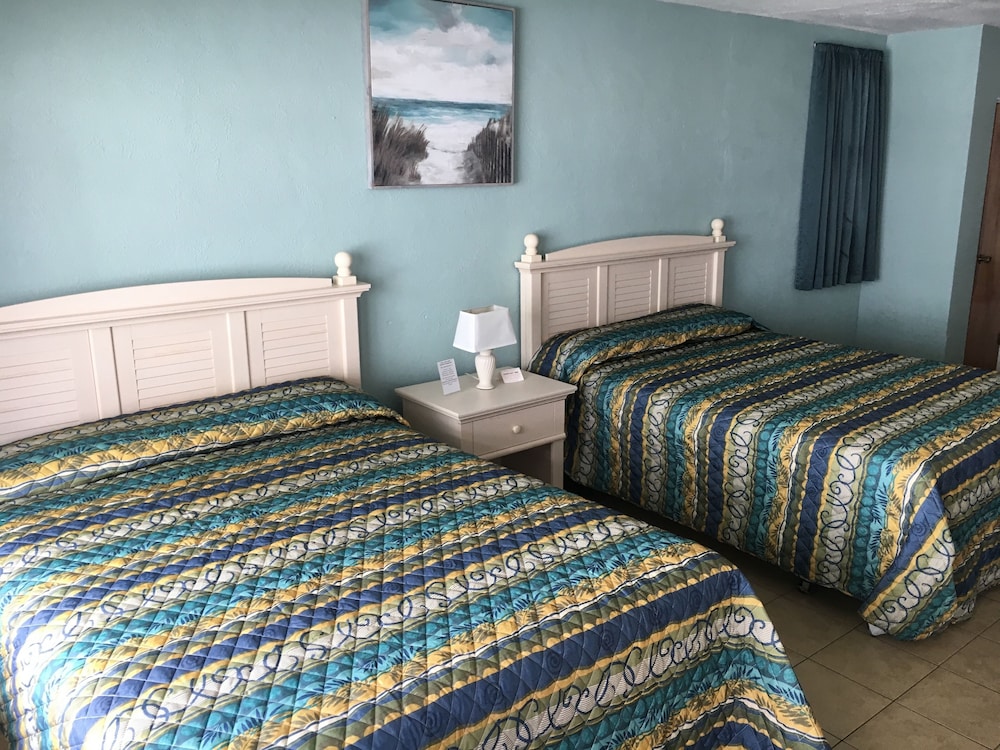 Standard Room, 2 Queen Beds, Non Smoking, Private Bathroom (2 Queen Beds Ocean View) photo 2