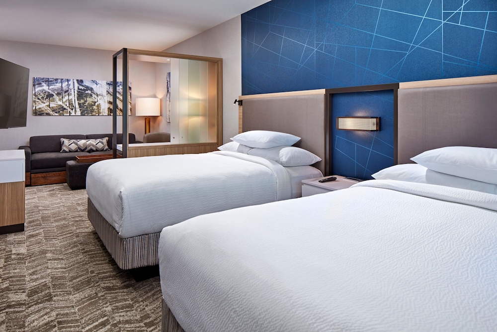 Suite, 2 Queen Beds photo 3