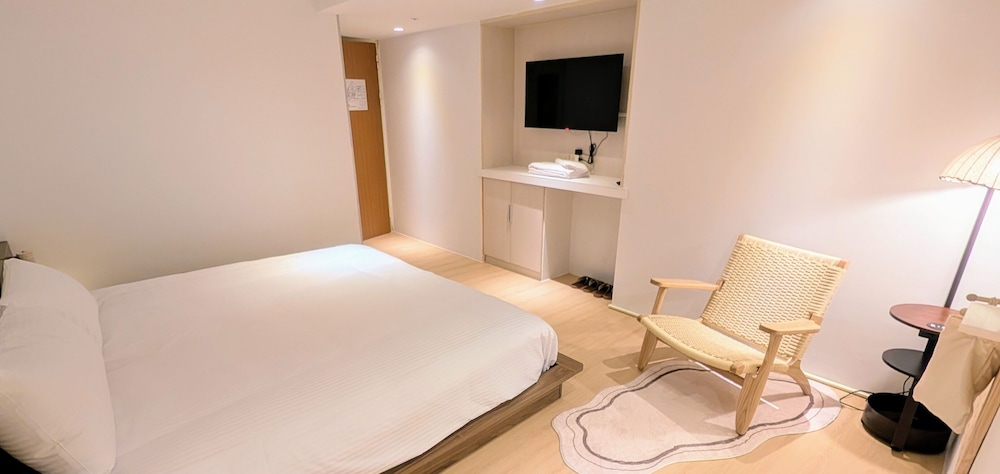 Extra Large Double Room with shower, without Bathroom