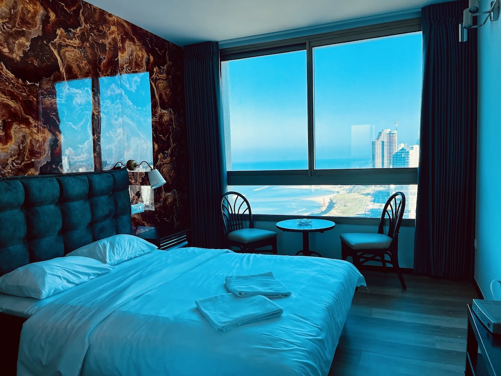 Design Room - Photo 1