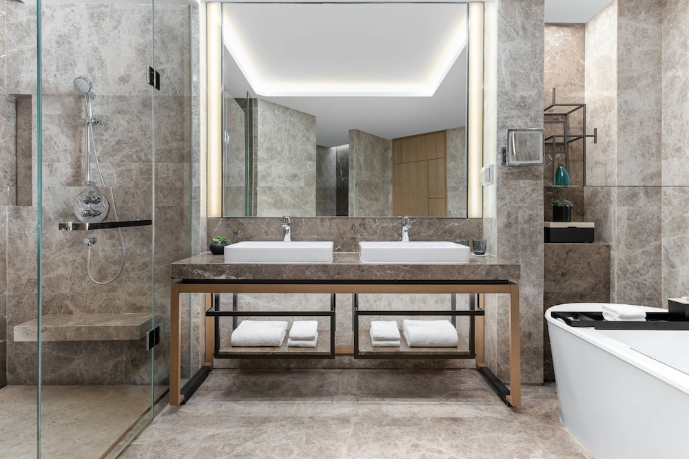Executive Suite, 1 Bedroom - Photo 6