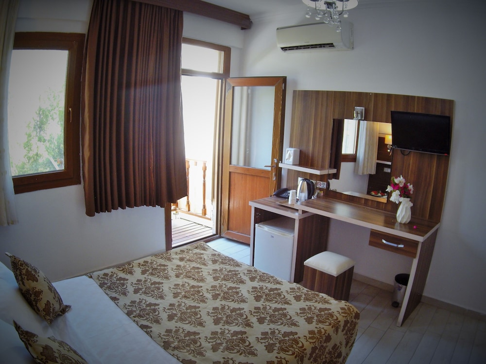 Standard Room photo 2