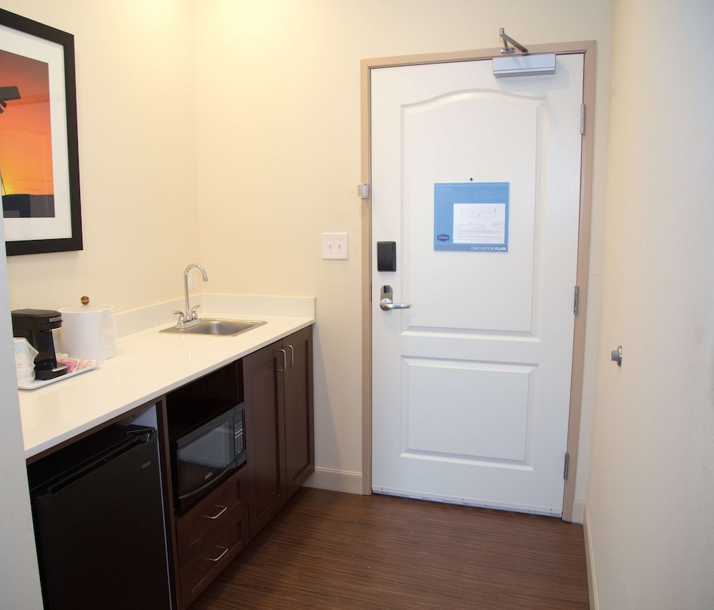 King, Studio, 1 King Bed, Non Smoking, Kitchenette photo 3