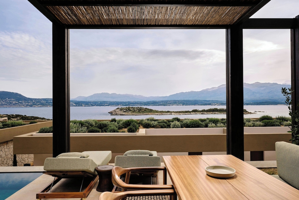 Executive Suite, 1 King Bed with Sofa bed, Sea View (Private Pool)