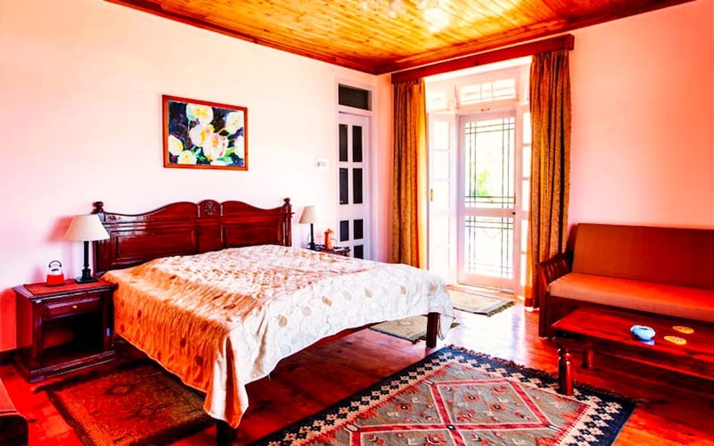 Retreat Room with Mountain View photo 3