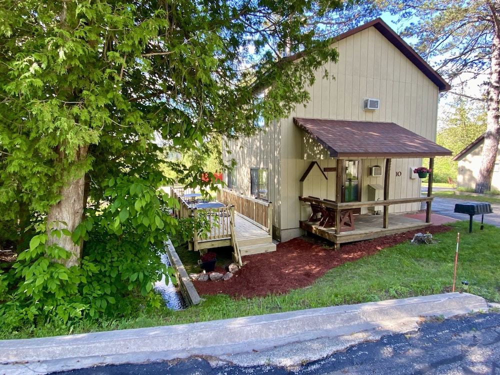 Cabin 10 (Twin Beds After Labor Day) photo 1