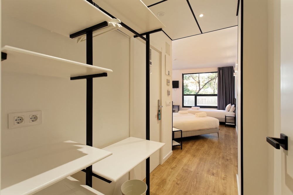 Family Room, City View photo 3