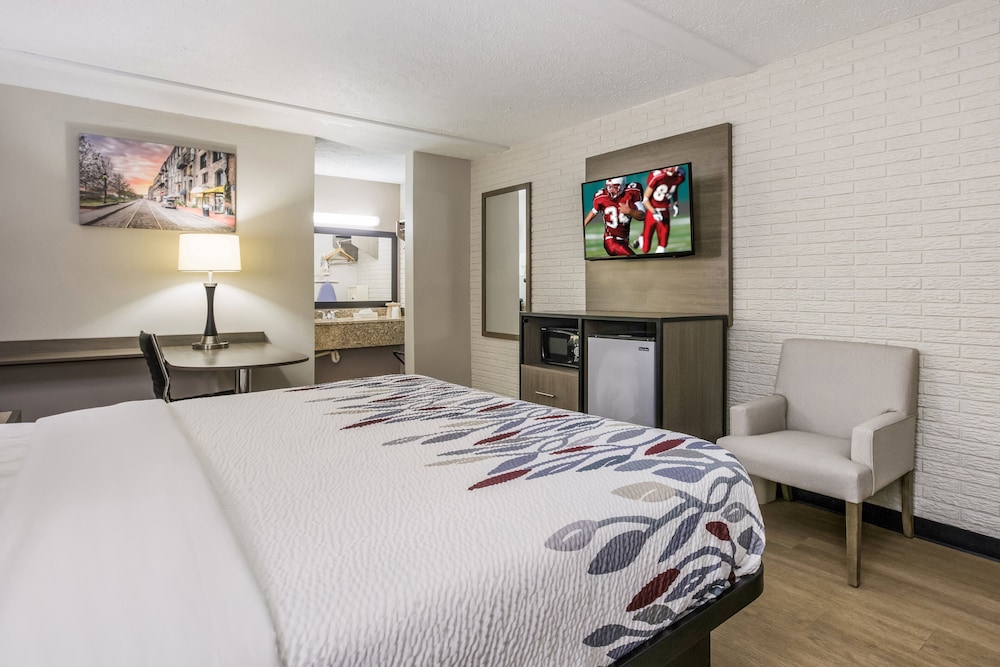 Superior Room, 1 King Bed, Non Smoking - Photo 3