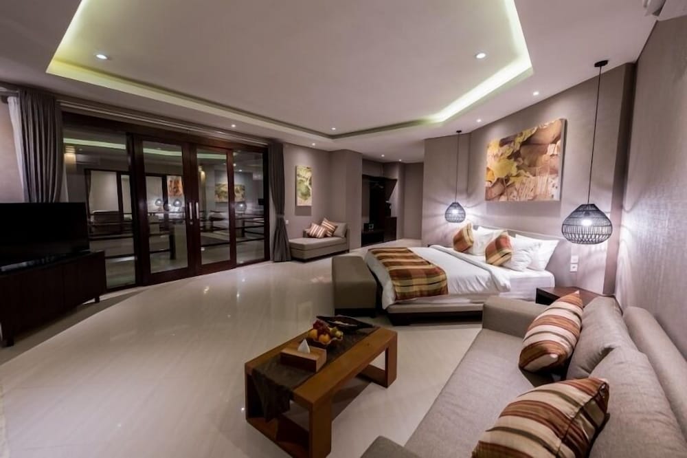 Family Room photo 1