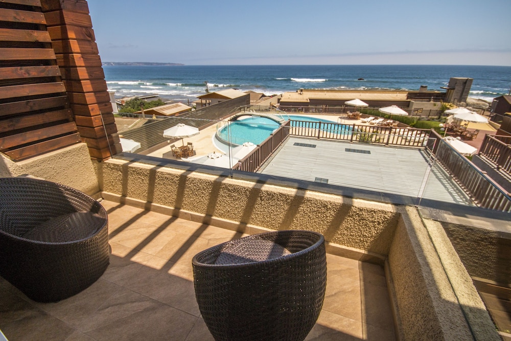 Superior Triple Room, 1 King Bed with Sofa bed, Non Smoking, Beach View photo 3