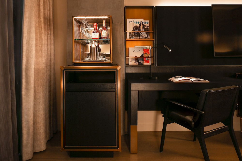 Suite, 1 Bedroom, Balcony, City View - Photo 3