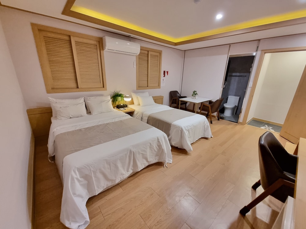 Family Twin Room (A)