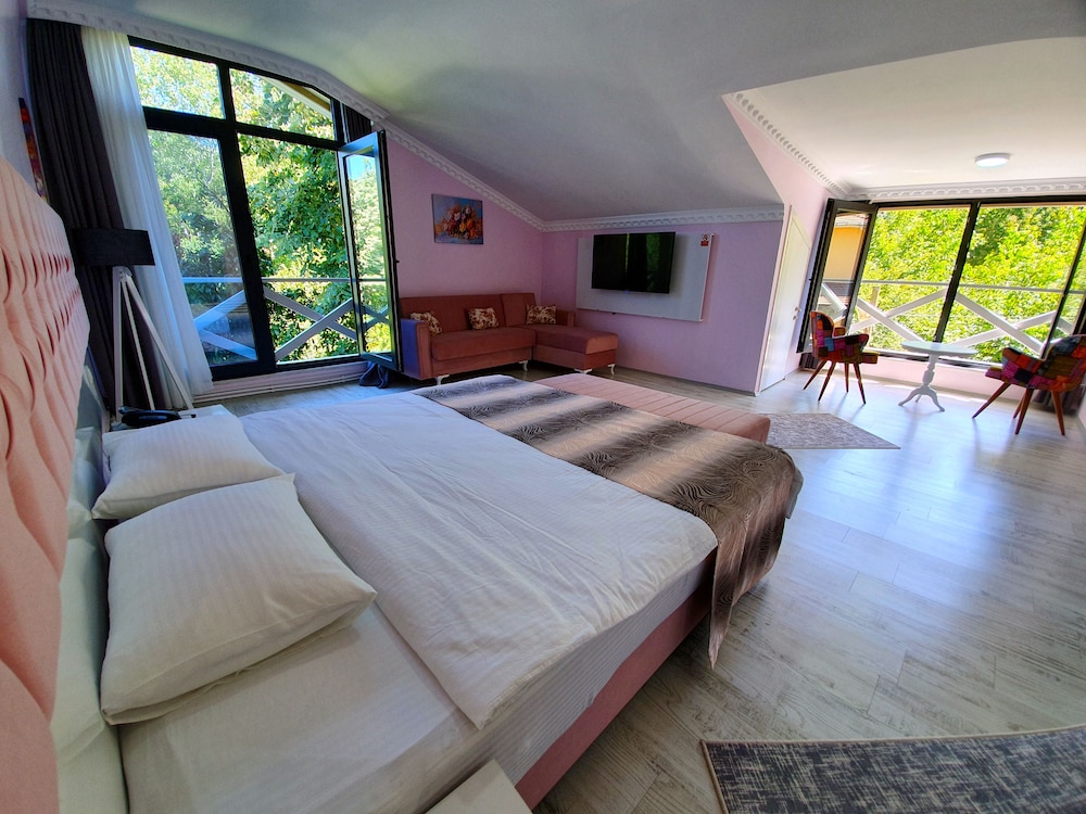 Deluxe Triple Room, Multiple Beds, Mountain View photo 1