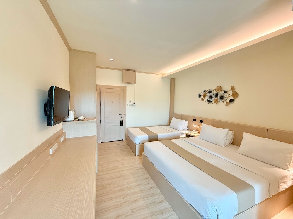 Deluxe Twin Room, City View photo 3