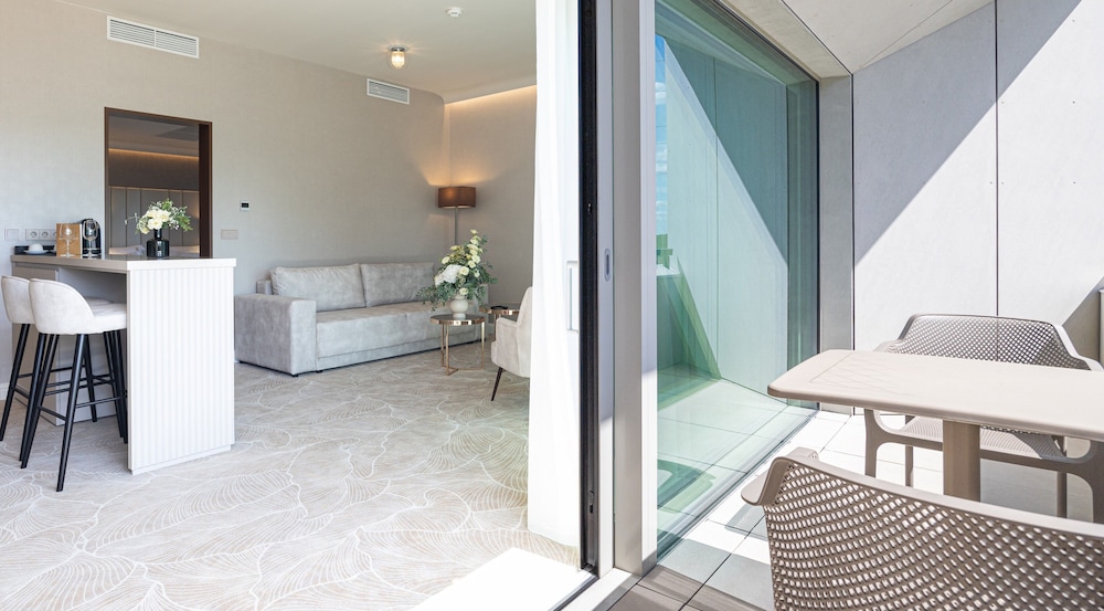 Exclusive Suite, Garden View