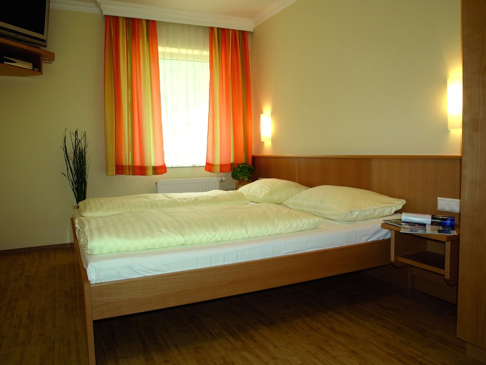 Deluxe Apartment, 2 Bedrooms, Balcony, Mountain View