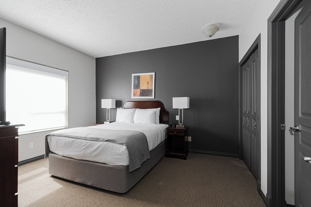 Suite, 3 Bedrooms, Kitchen photo 1