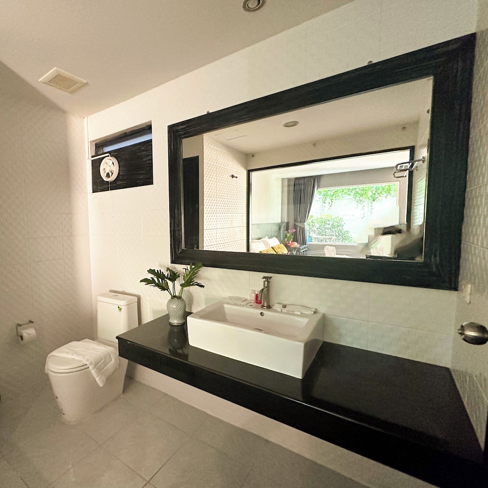 City Room - Photo 3