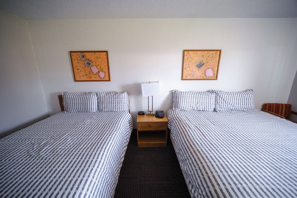 Room, 2 Queen Beds, Non Smoking photo 3