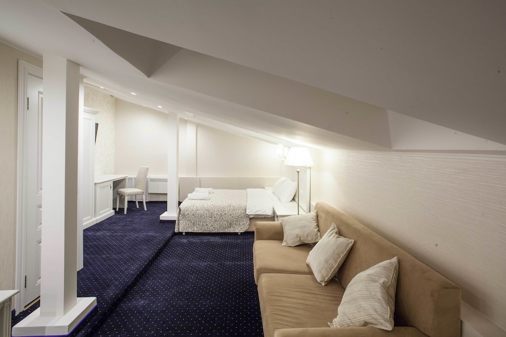 Large Double or Twin Room