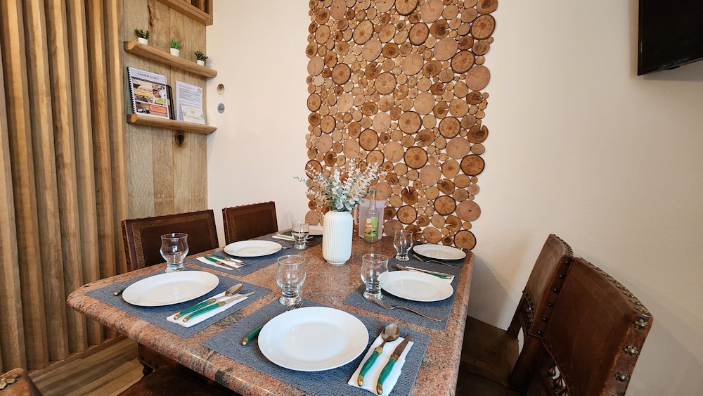 Unique Rustic Apartment - Photo 8